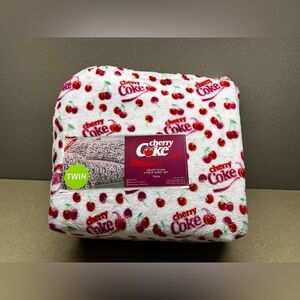 Cherry Coke Velvet Plush Twin Sheet Set 3-Piece Coca-Cola Bedding